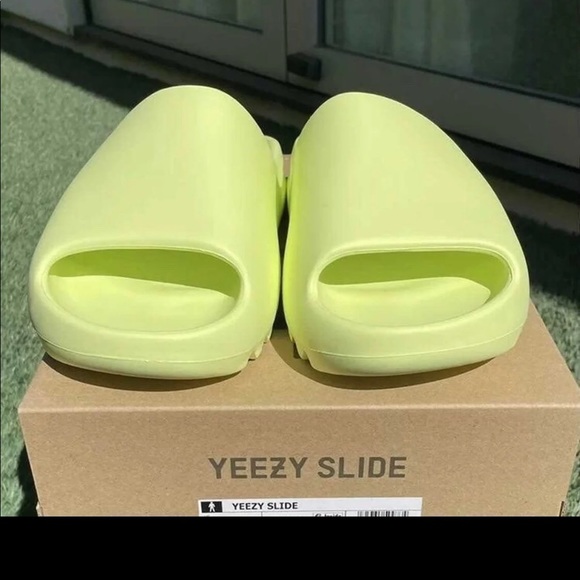 Adidas Yeezy slides - Picture 3 of 6